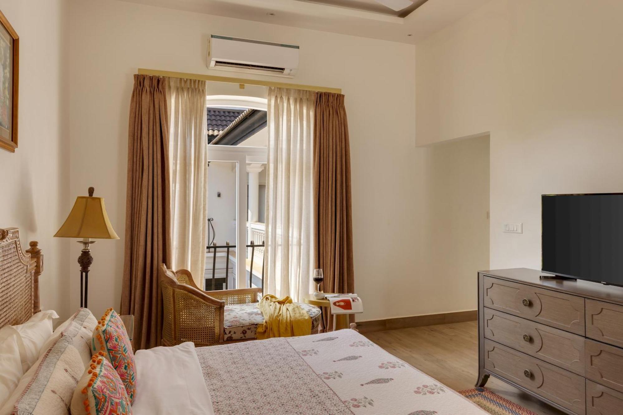 Amanassa 1 Luxury 4bhk With Pool In Assagaon Villa