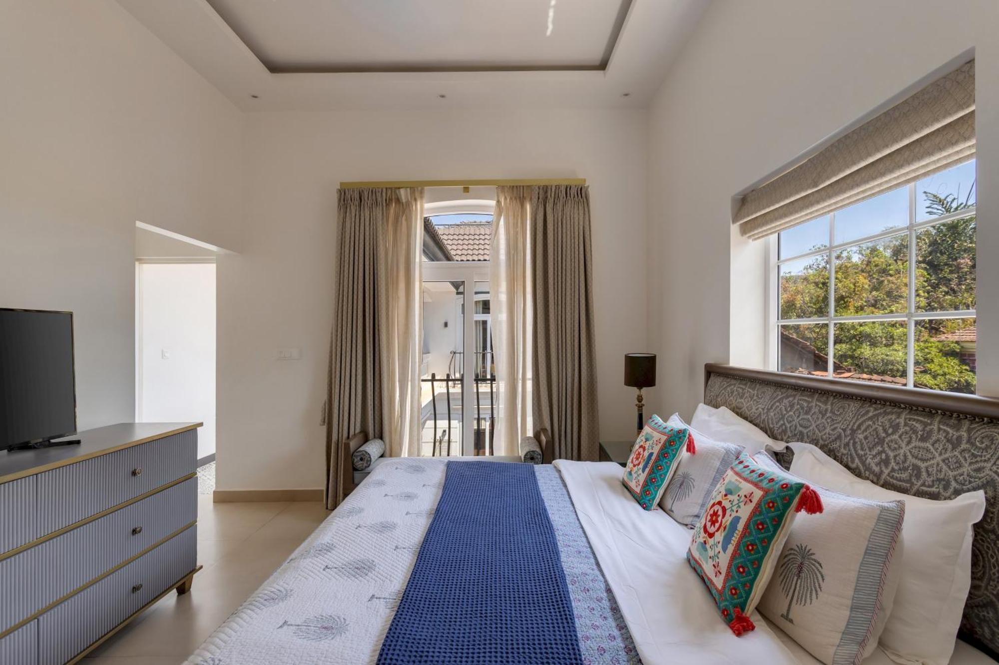 Amanassa 1 Luxury 4bhk With Pool In Assagaon Villa
